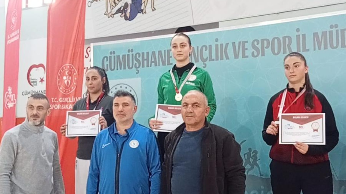 Öğrencimiz Sudenaz Erkan Karadeniz Bölgesi Karate Turnuvasında Şampiyon Oldu